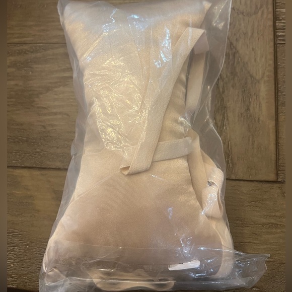 Brand new anti-wrinkle chest pillow bra for side sleepers NEW - Picture 7 of 7